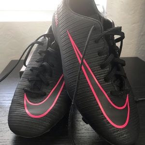 Girls soccer shoes 🌺🌺🌺